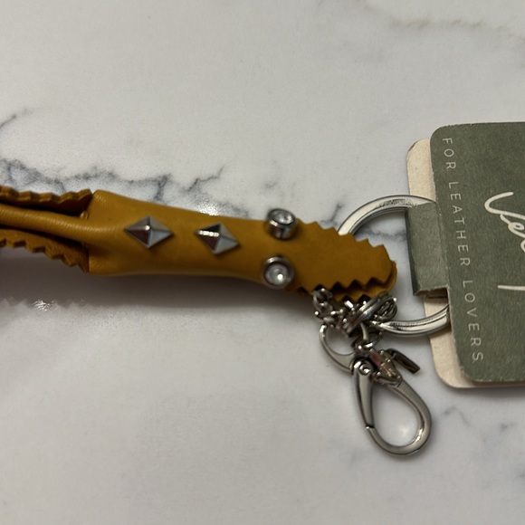 New w Tags Vélez Leather Alligator Keychain - Picture 2 of 3